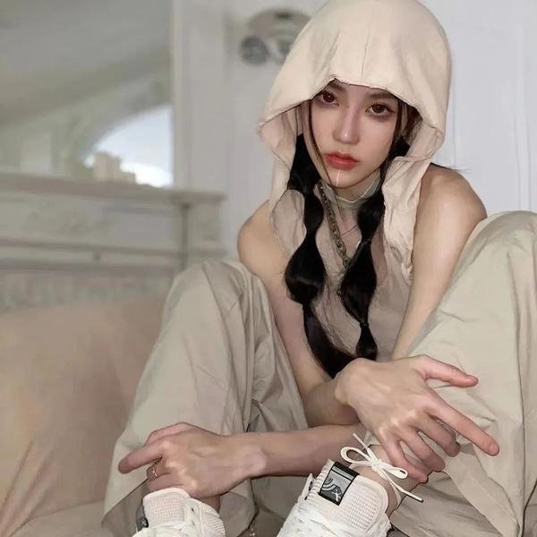白桦林中的哨所封面
